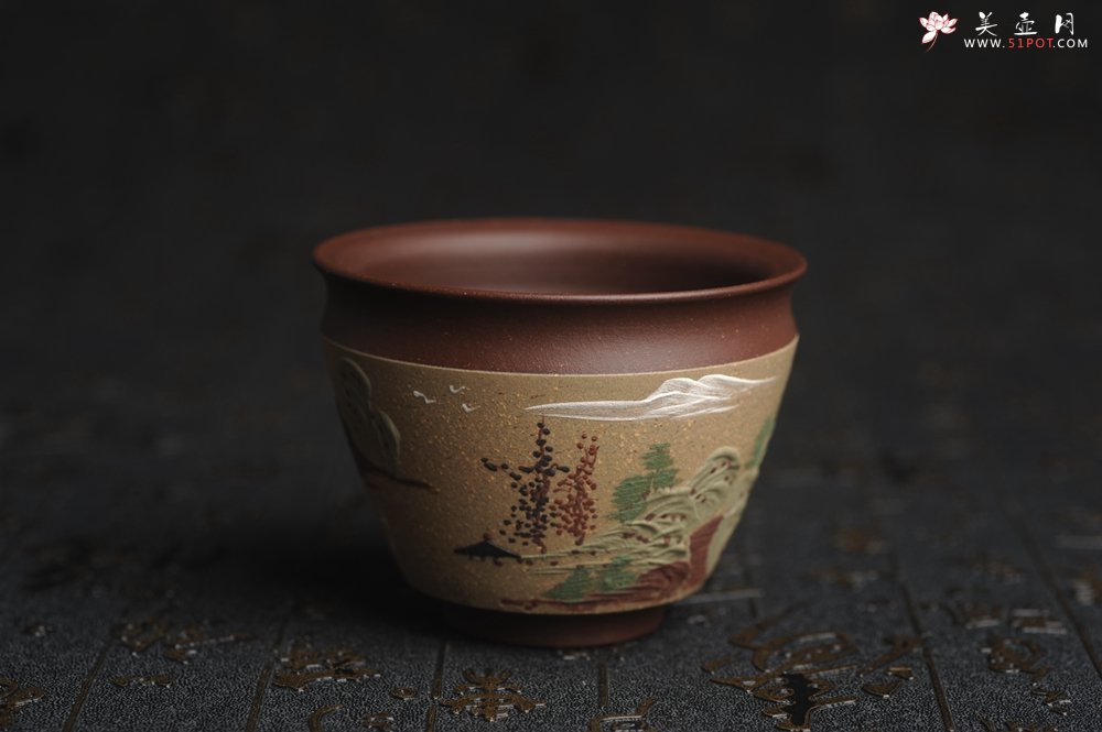 紫砂壶图片：美杯特惠 精致泥绘山水主人杯 茶人醉爱 - 宜兴紫砂壶网