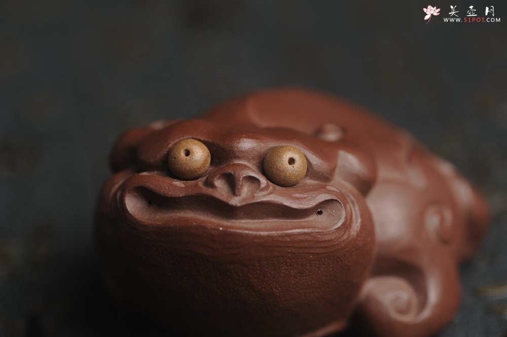 紫砂壶图片：美宠特惠 精工紫泥如意金蟾 长8cm宽6cm高4cm 茶盘尤物 - 宜兴紫砂壶网