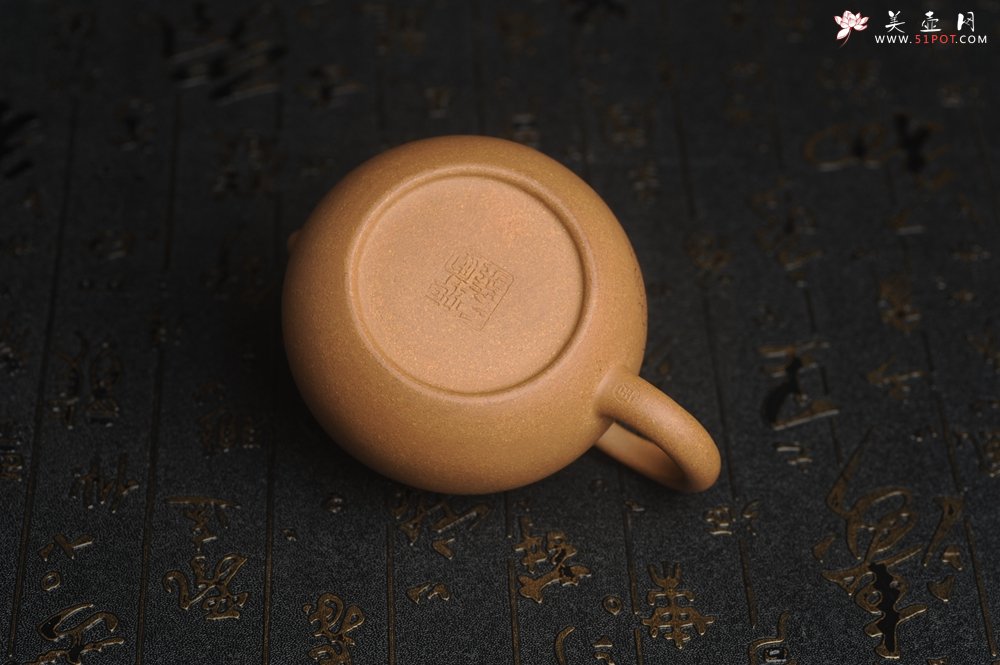 紫砂壶图片：油润老黄段泥(此泥料属于家藏老料！油润无比，识者自知！)全手工小品西施 装饰云鹤特文气 - 宜兴紫砂壶网