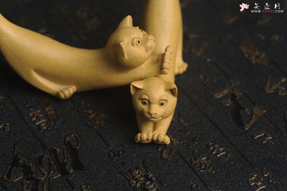 紫砂壶图片：美宠特惠 精品特好黄段龙猫茶宠摆件 笔架 长8cm宽2cm高7.5cm - 宜兴紫砂壶网