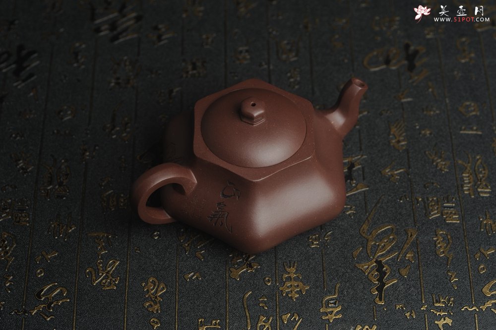 紫砂壶图片：美壶特惠 精致老紫泥六方福缘壶 茶人醉爱 - 宜兴紫砂壶网