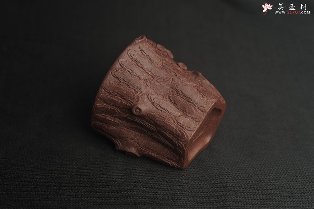 紫砂壶图片：潜力股作品 全手工优质紫泥松桩杯 肌理丰富 全推松皮逼真 枝干生动 - 宜兴紫砂壶网