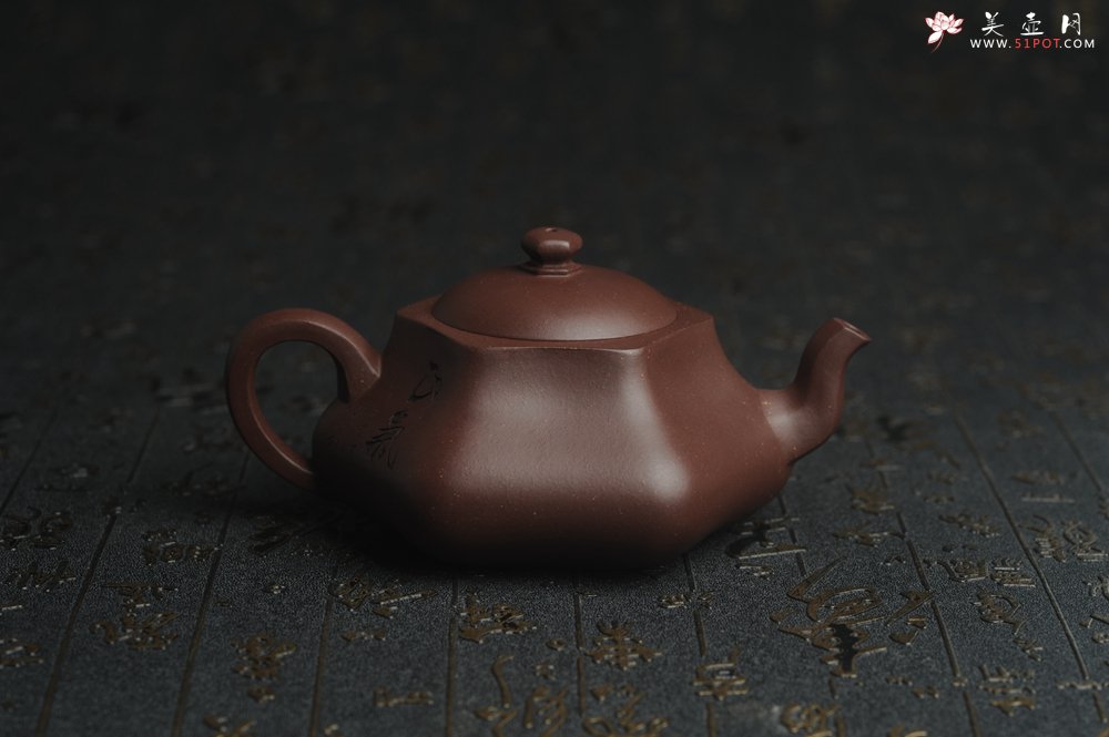 紫砂壶图片：美壶特惠 精致老紫泥六方福缘壶 茶人醉爱 - 宜兴紫砂壶网