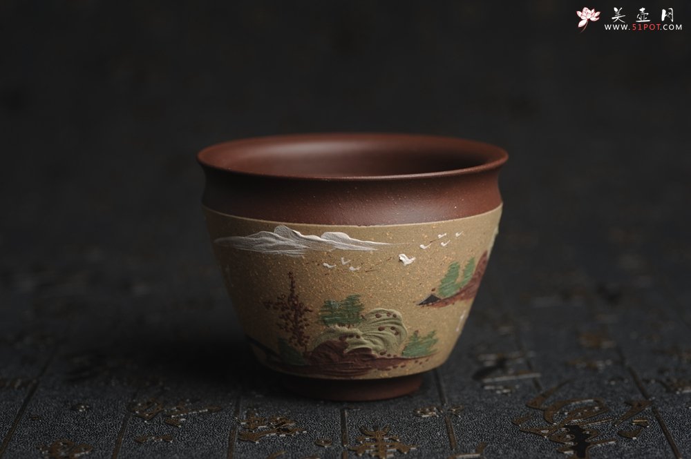 紫砂壶图片：美杯特惠 精致泥绘山水主人杯 茶人醉爱 - 宜兴紫砂壶网