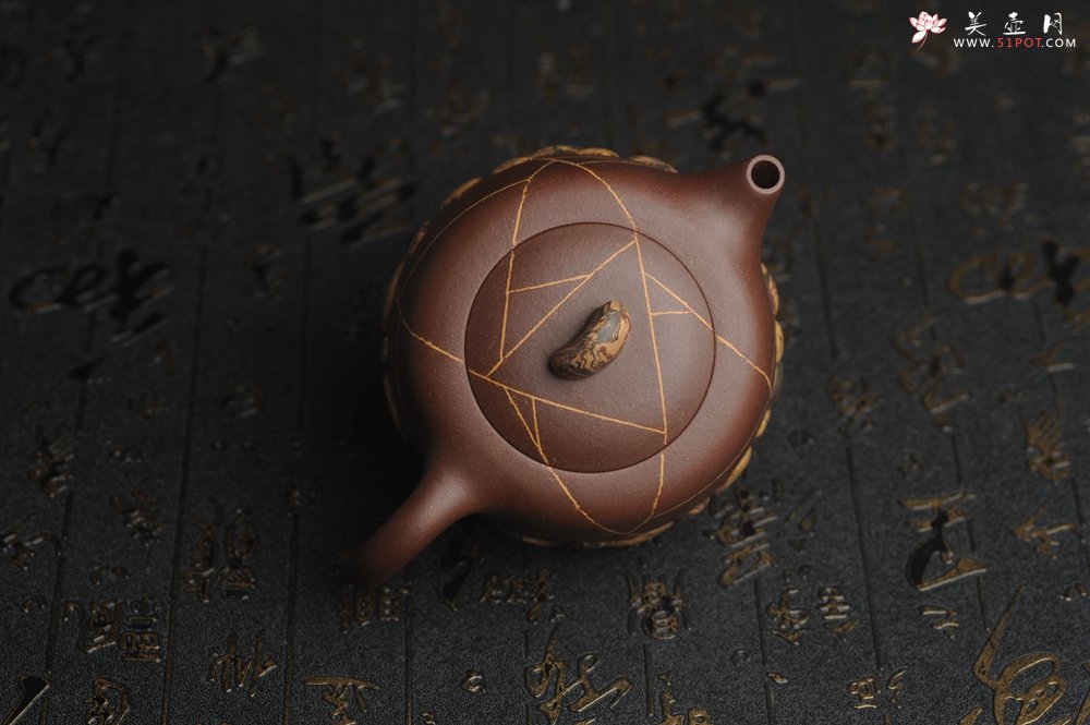 紫砂壶图片：美壶特惠 沈老师年末精工老紫泥冰纹 绞泥紫砂雨花石 井栏套壶 一壶200cc 二杯（每杯88cc） - 宜兴紫砂壶网