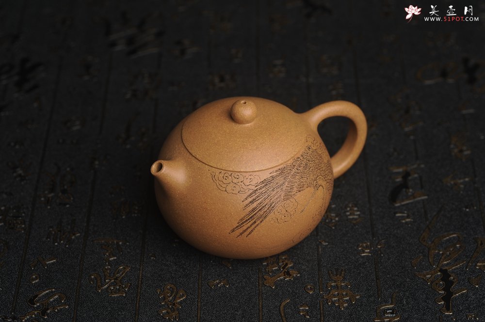 紫砂壶图片：油润老黄段泥(此泥料属于家藏老料！油润无比，识者自知！)全手工小品西施 装饰云鹤特文气 - 宜兴紫砂壶网