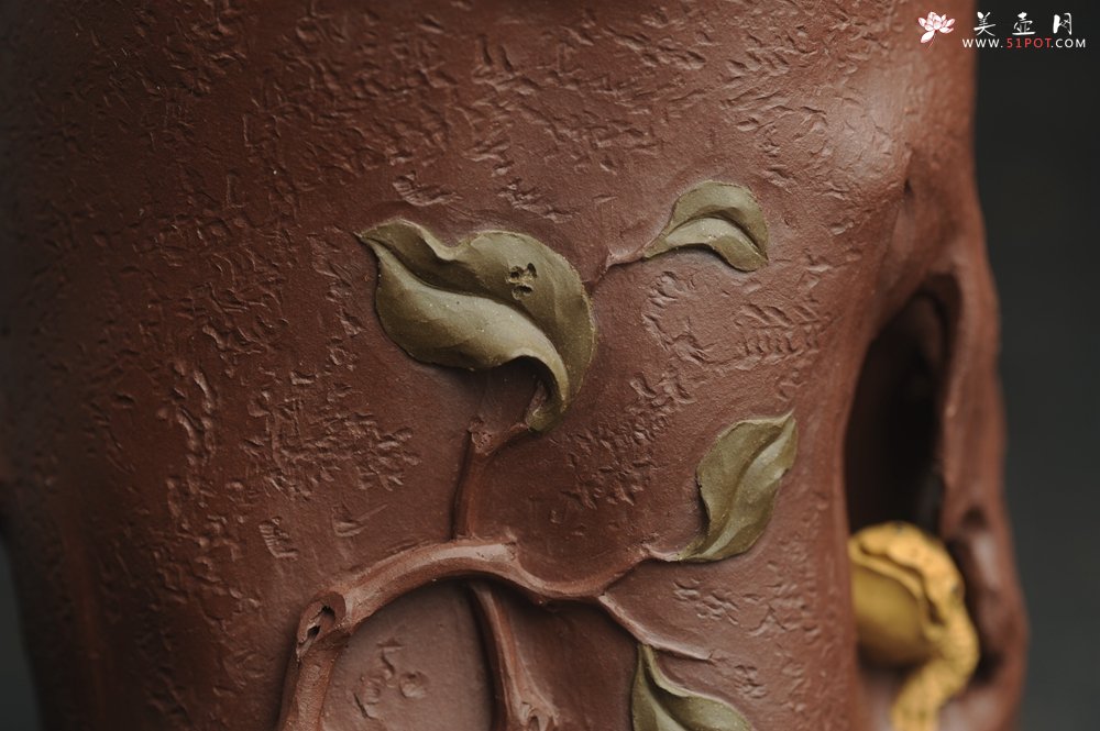 紫砂壶图片：美筒特惠 精致全手工紫泥藏蟾笔筒 高12cm直径10cm 贴叶灵动 金蟾生动 - 宜兴紫砂壶网