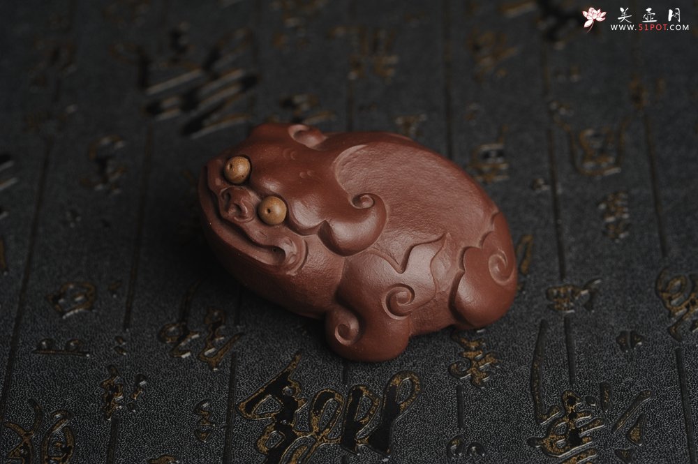 紫砂壶图片：美宠特惠 精工紫泥如意金蟾 长8cm宽6cm高4cm 茶盘尤物 - 宜兴紫砂壶网