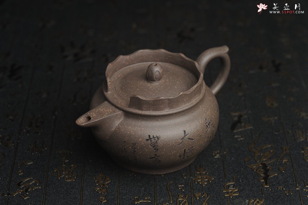 紫砂壶图片：美壶特惠 优质青灰段泥精致僧帽壶 茶人醉爱 - 宜兴紫砂壶网