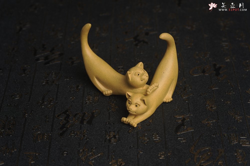 紫砂壶图片：美宠特惠 精品特好黄段龙猫茶宠摆件 笔架 长8cm宽2cm高7.5cm - 宜兴紫砂壶网