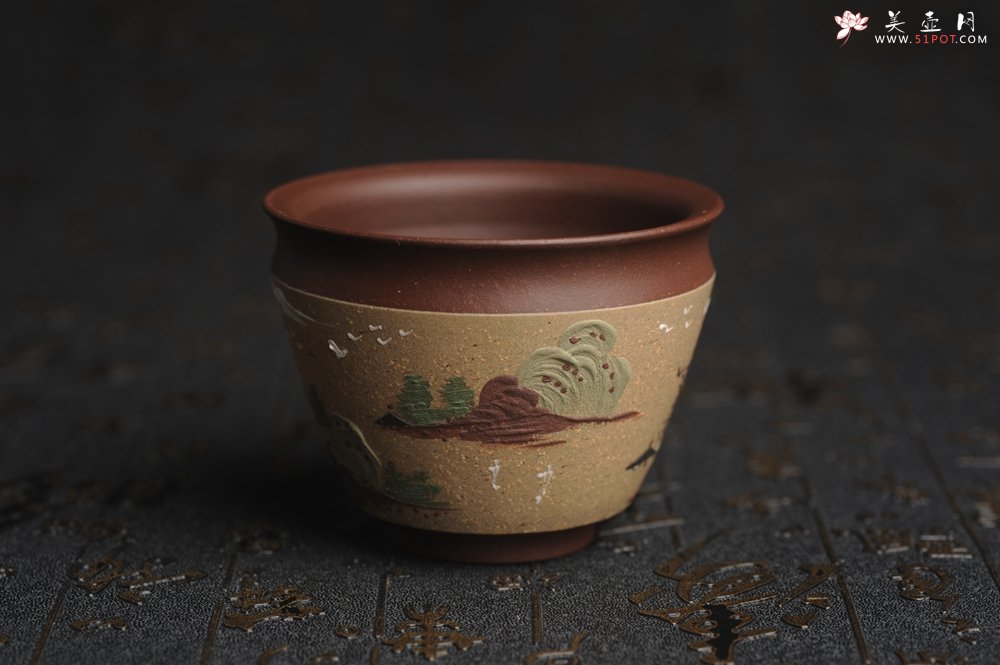 紫砂壶图片：美杯特惠 精致泥绘山水主人杯 茶人醉爱 - 宜兴紫砂壶网