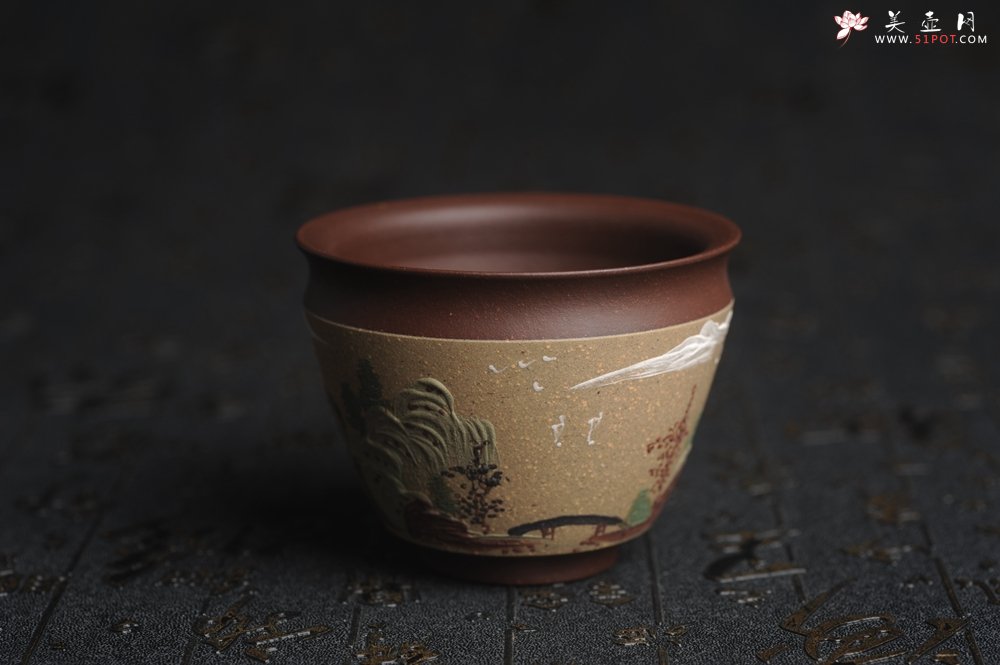 紫砂壶图片：美杯特惠 精致泥绘山水主人杯 茶人醉爱 - 宜兴紫砂壶网
