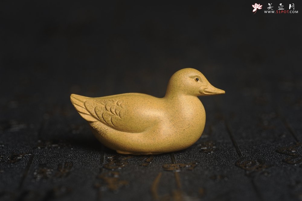 紫砂壶图片：美宠特惠 超精工特好黄段泥小黄鸭茶宠摆件 呆萌 长6宽2.5高3cm - 宜兴紫砂壶网