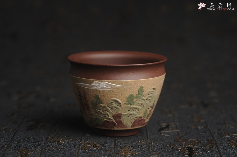 紫砂壶图片：美杯特惠 精致泥绘山水主人杯 茶人醉爱 - 宜兴紫砂壶网
