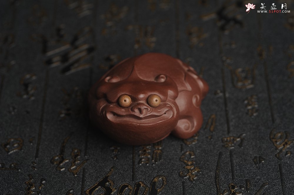 紫砂壶图片：美宠特惠 精工紫泥如意金蟾 长8cm宽6cm高4cm 茶盘尤物 - 宜兴紫砂壶网