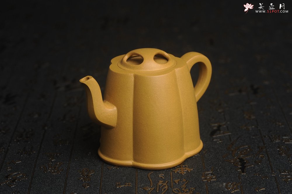 紫砂壶图片：美壶特惠 精致黄金段泥井泉壶 茶壶 茶人醉爱 - 宜兴紫砂壶网