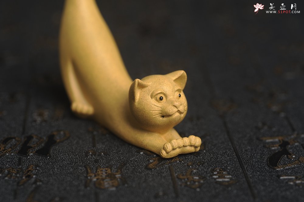 紫砂壶图片：美宠特惠 精品特好黄段龙猫茶宠摆件 笔架 长8cm宽2cm高7.5cm - 宜兴紫砂壶网