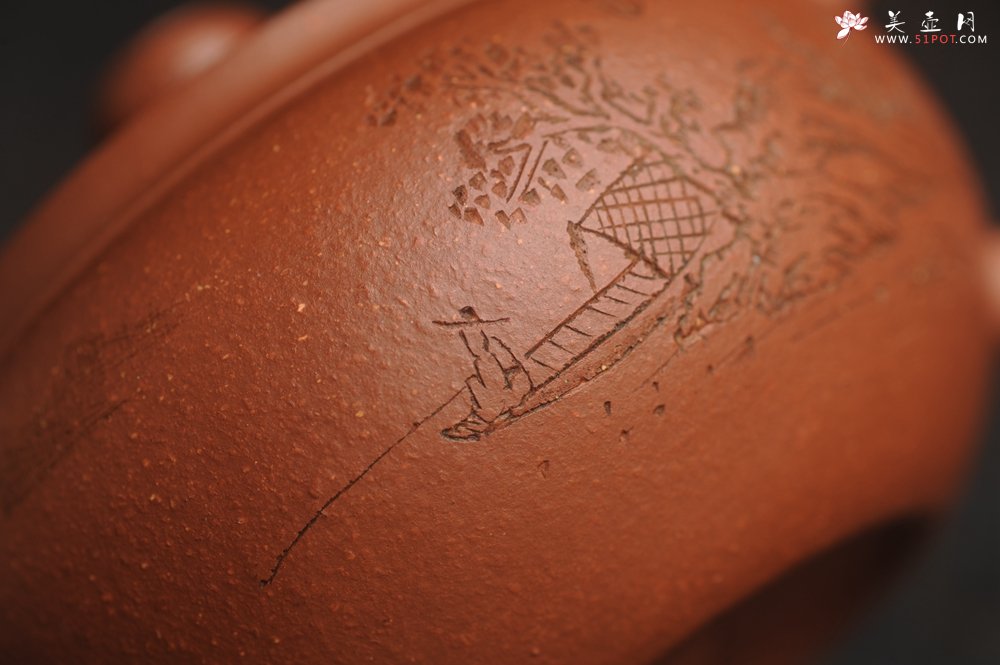 紫砂壶图片：特油润降坡泥 装饰山水 全手工大蕴存心壶 - 宜兴紫砂壶网