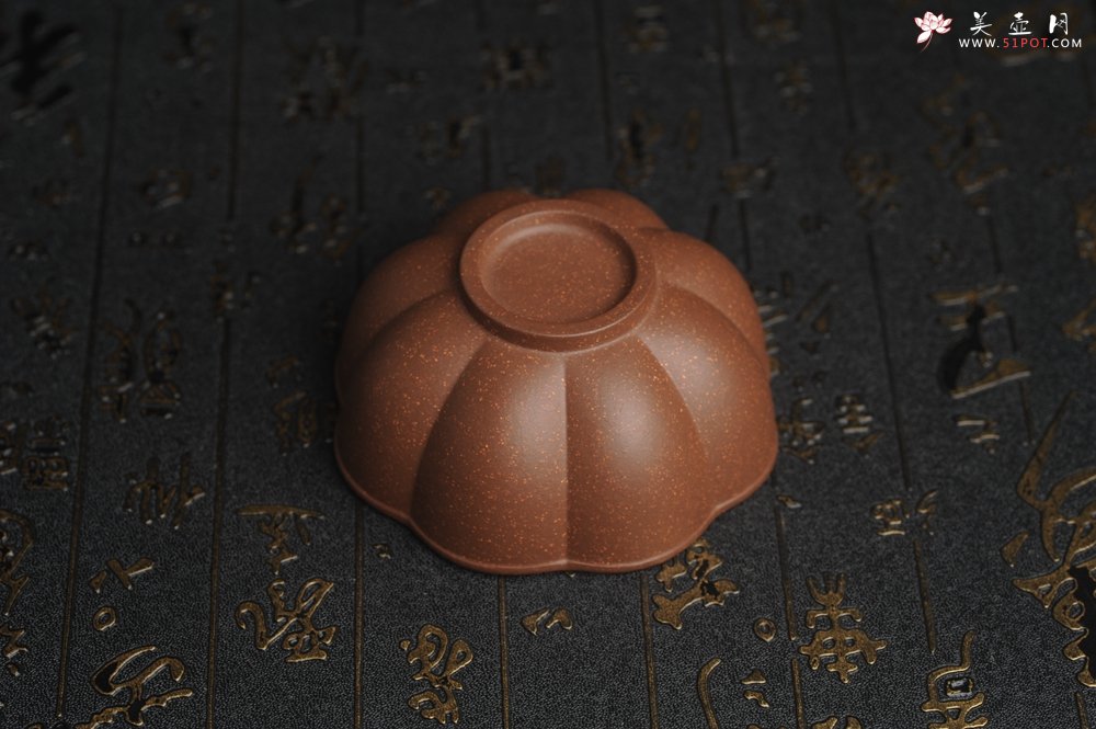 紫砂壶图片：美杯特惠 精致调砂紫泥菱花杯90cc 茶人醉爱 - 宜兴紫砂壶网