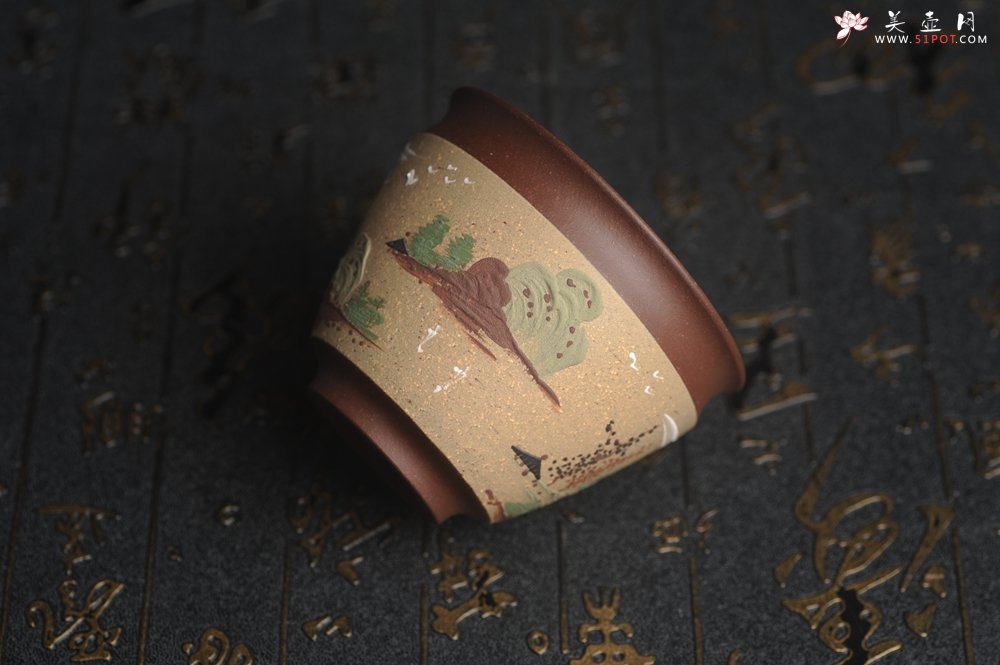 紫砂壶图片：美杯特惠 精致泥绘山水主人杯 茶人醉爱 - 宜兴紫砂壶网