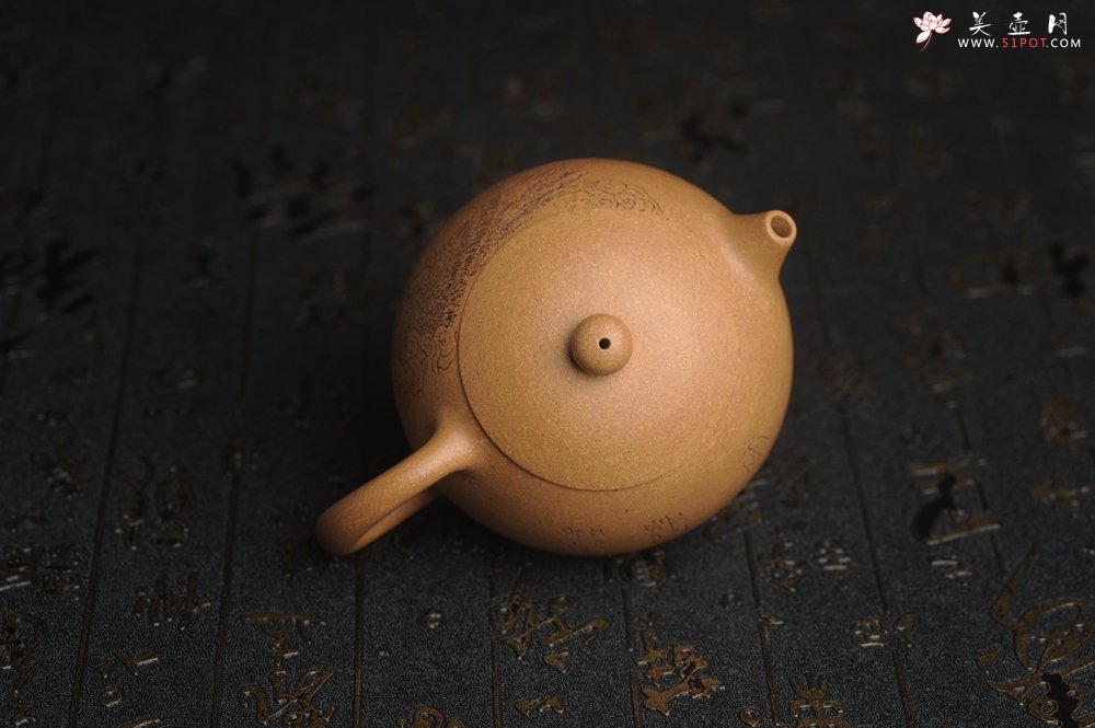 紫砂壶图片：油润老黄段泥(此泥料属于家藏老料！油润无比，识者自知！)全手工小品西施 装饰云鹤特文气 - 宜兴紫砂壶网