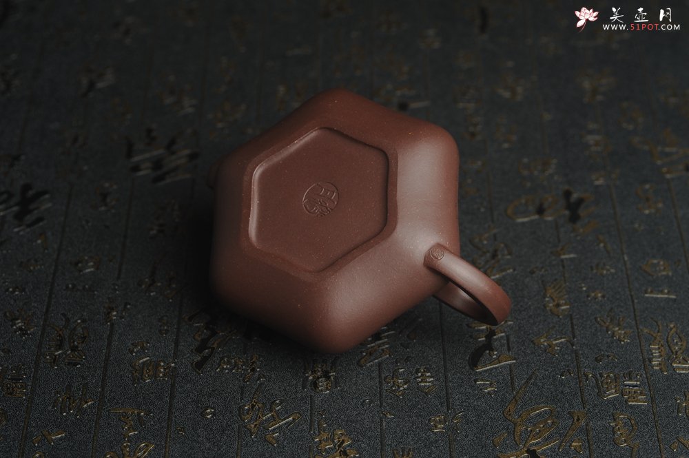 紫砂壶图片：美壶特惠 精致老紫泥六方福缘壶 茶人醉爱 - 宜兴紫砂壶网