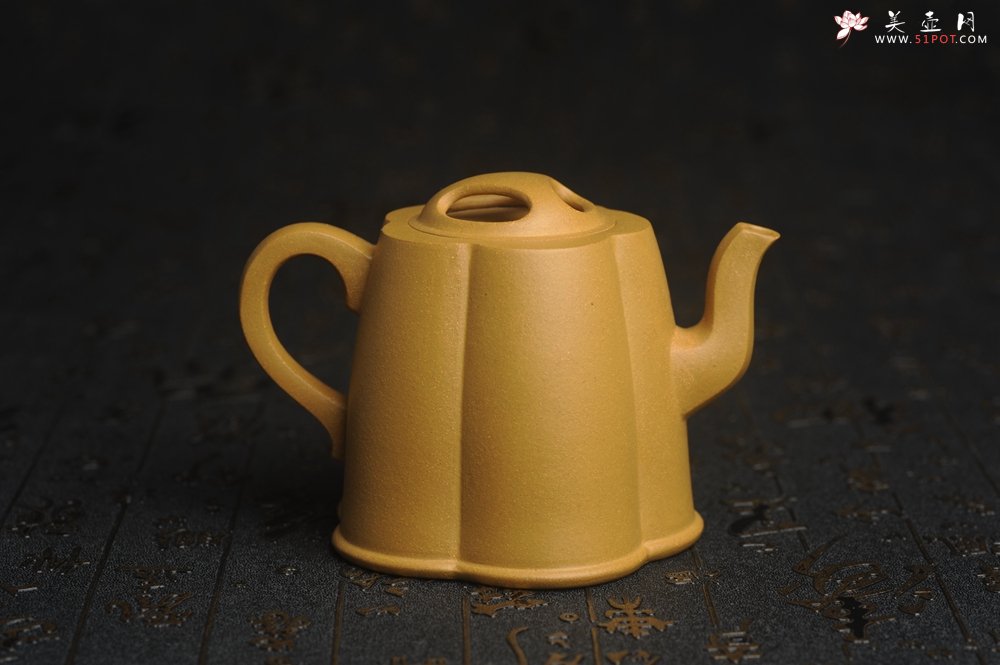 紫砂壶图片：美壶特惠 精致黄金段泥井泉壶 茶壶 茶人醉爱 - 宜兴紫砂壶网