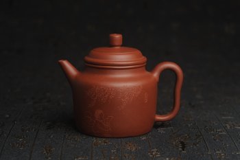 紫砂壶图片：美壶特惠  精致老清水泥高德中茶壶 装饰柳树下童子读书图 特文气 - 宜兴紫砂壶网