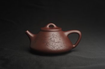 紫砂壶图片：美壶年底特惠 精品老紫泥子冶石瓢 装饰云游图 特文气 做工不输2000元同类作品 - 宜兴紫砂壶网