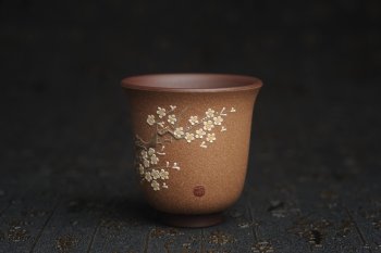 紫砂壶图片：美杯特惠 美杯特惠 精致梅花暗香主人杯 茶人醉爱 - 宜兴紫砂壶网