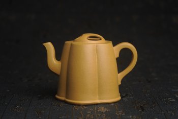 紫砂壶图片：美壶特惠 精致黄金段泥井泉壶 茶壶 茶人醉爱 - 宜兴紫砂壶网