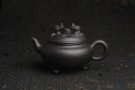 紫砂壶图片：美壶年底特惠 精致优质黑料双龙祥云壶 - 宜兴紫砂壶网