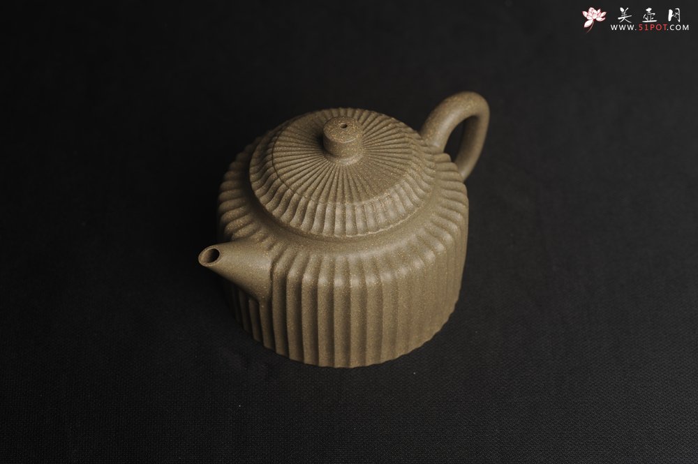 紫砂壶图片：美壶特惠 精致青段剑流德中壶 茶人醉爱 - 宜兴紫砂壶网