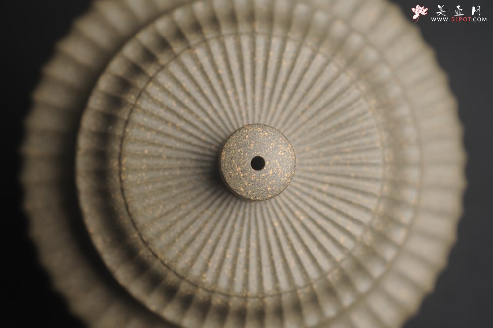 紫砂壶图片：美壶特惠 精致青段剑流德中壶 茶人醉爱 - 宜兴紫砂壶网