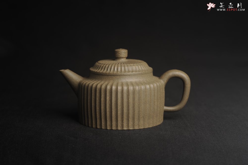 紫砂壶图片：美壶特惠 精致青段剑流德中壶 茶人醉爱 - 宜兴紫砂壶网