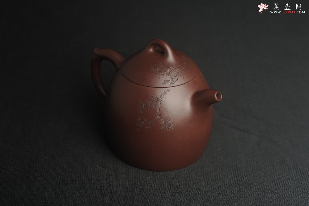 紫砂壶图片：美壶特惠 超精致老紫泥秦权壶 装饰通景长青松 特文气 不输2000元做工 - 宜兴紫砂壶网