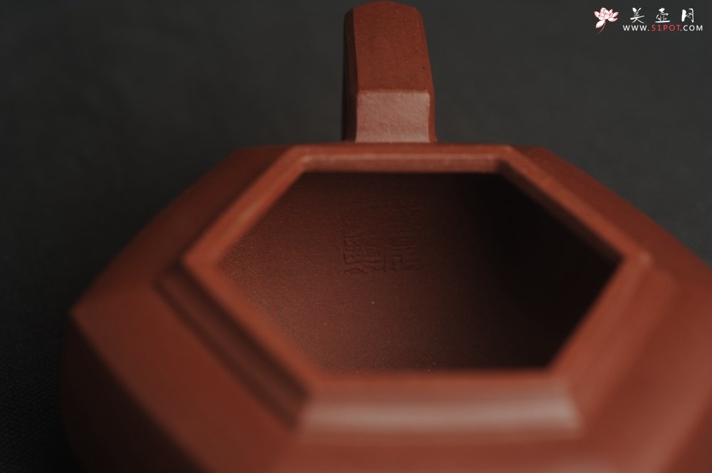 紫砂壶图片：美壶特惠 泥料超好 原矿紫红泥精致全手工六方雪华壶 - 宜兴紫砂壶网