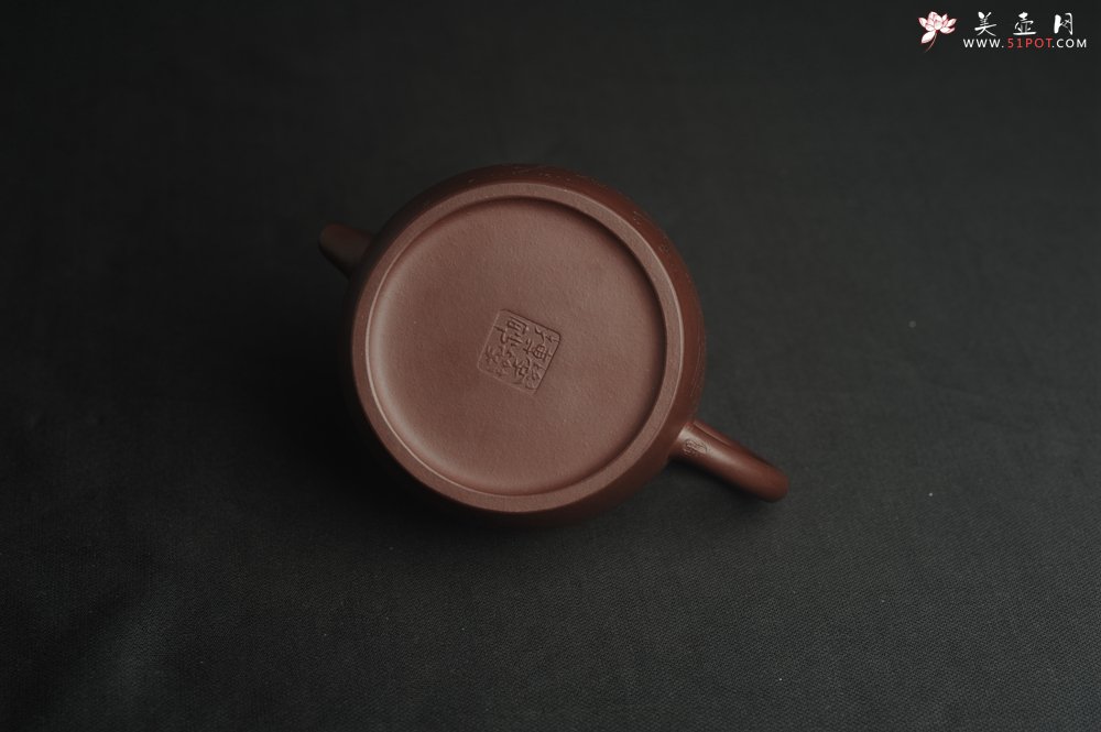 紫砂壶图片：,美壶特惠 超精致老紫泥秦权壶 装饰老子出关图 特文气 不输2000元做工 - 宜兴紫砂壶网