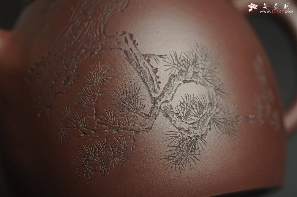 紫砂壶图片：美壶特惠 超精致老紫泥秦权壶 装饰通景长青松 特文气 不输2000元做工 - 宜兴紫砂壶网