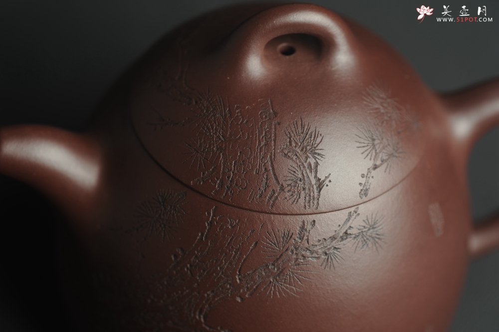 紫砂壶图片：美壶特惠 超精致老紫泥秦权壶 装饰通景长青松 特文气 不输2000元做工 - 宜兴紫砂壶网