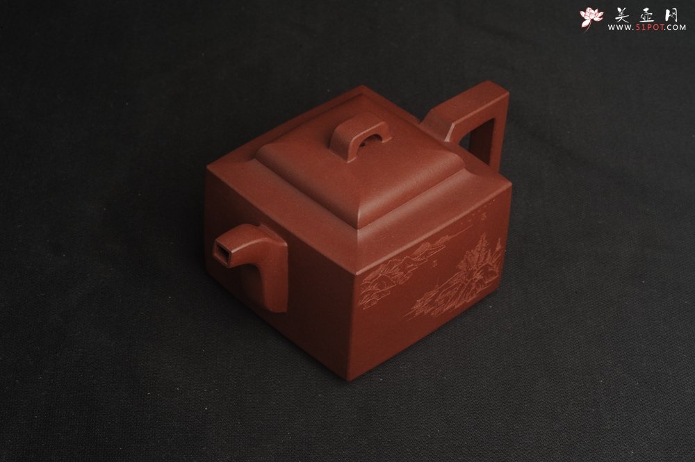 紫砂壶图片：全手工优质紫红泥精致亚明四方壶 装饰山水图 特文气 - 宜兴紫砂壶网