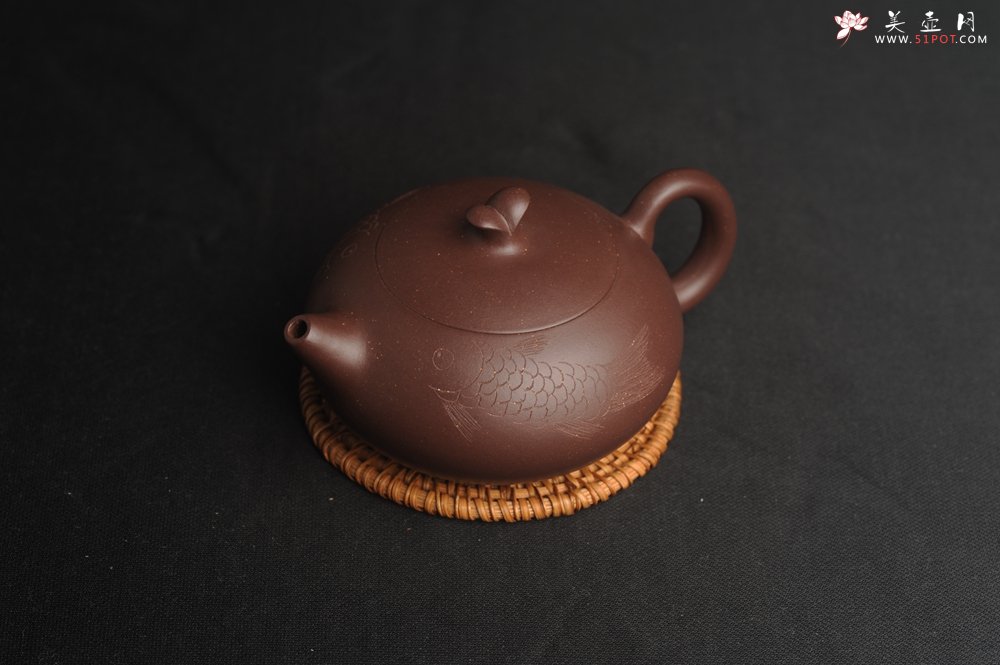 紫砂壶图片：美壶特惠 优质紫泥年年有余壶 茶人醉爱 - 宜兴紫砂壶网
