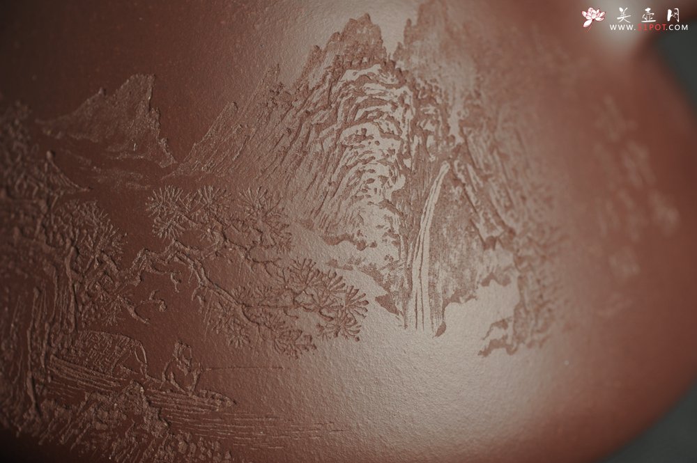 紫砂壶图片：油润底曹青 全手工特好子冶石瓢 强强联合工艺师刘彦飞装饰山水图 特文气 - 宜兴紫砂壶网