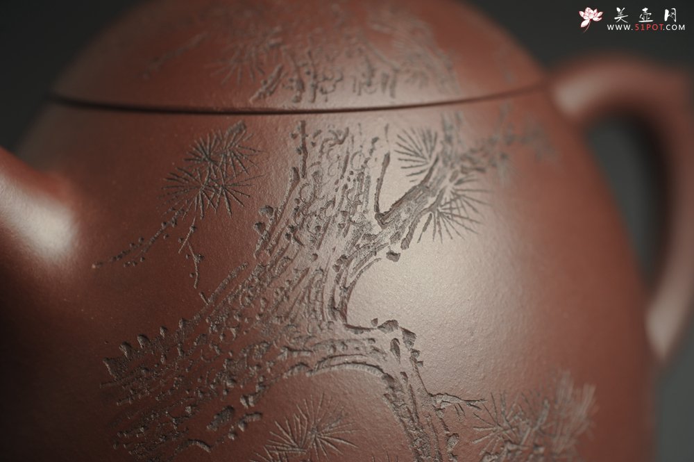 紫砂壶图片：美壶特惠 超精致老紫泥秦权壶 装饰通景长青松 特文气 不输2000元做工 - 宜兴紫砂壶网