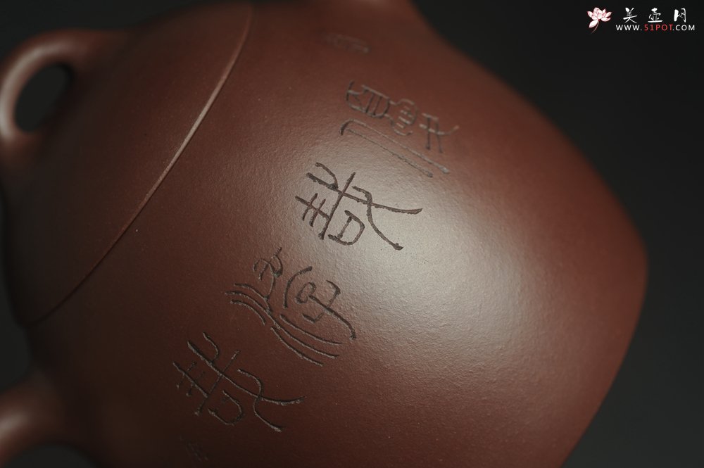 紫砂壶图片：,美壶特惠 超精致老紫泥秦权壶 装饰老子出关图 特文气 不输2000元做工 - 宜兴紫砂壶网