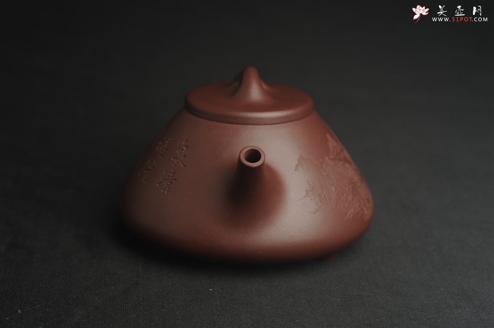 紫砂壶图片：油润底曹青 全手工特好子冶石瓢 强强联合工艺师刘彦飞装饰山水图 特文气 - 宜兴紫砂壶网