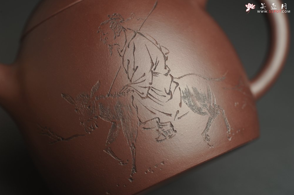 紫砂壶图片：,美壶特惠 超精致老紫泥秦权壶 装饰老子出关图 特文气 不输2000元做工 - 宜兴紫砂壶网