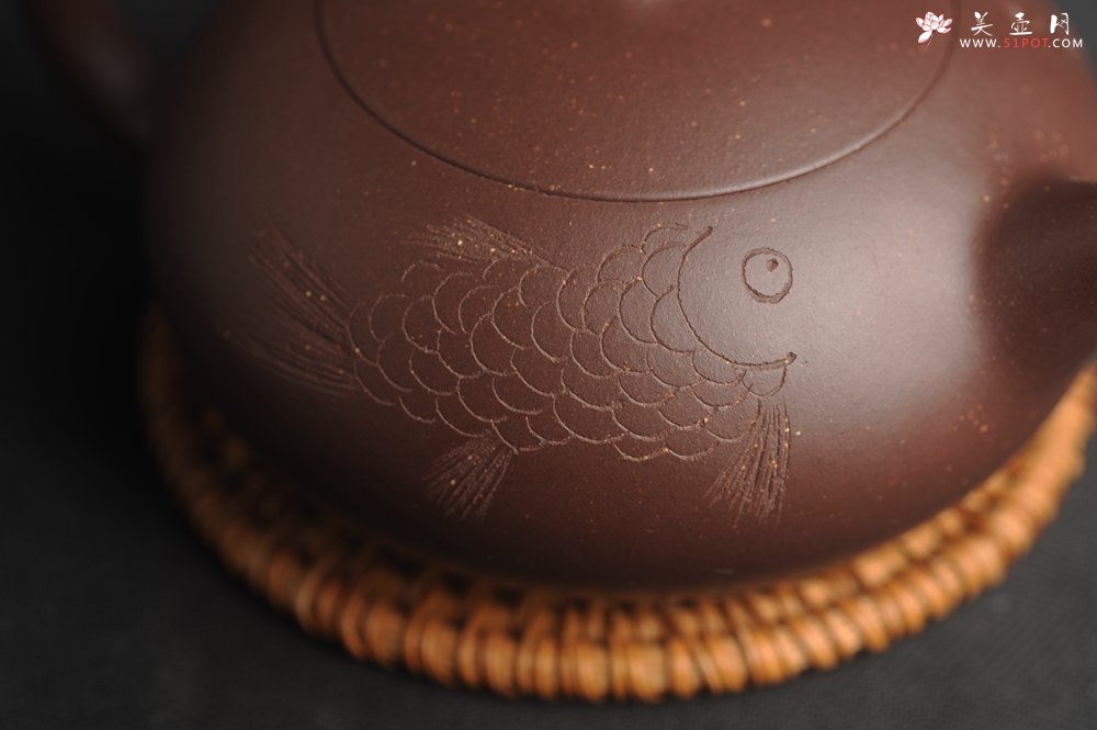 紫砂壶图片：美壶特惠 优质紫泥年年有余壶 茶人醉爱 - 宜兴紫砂壶网