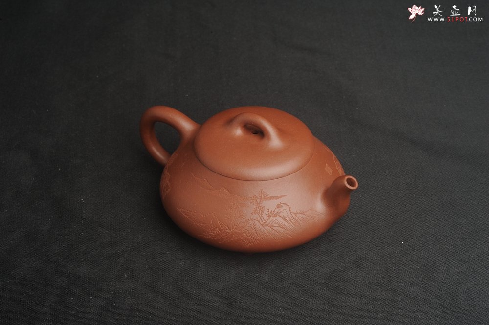 紫砂壶图片：特好底曹青全手工扁瓢  装饰山水 特文气 - 宜兴紫砂壶网