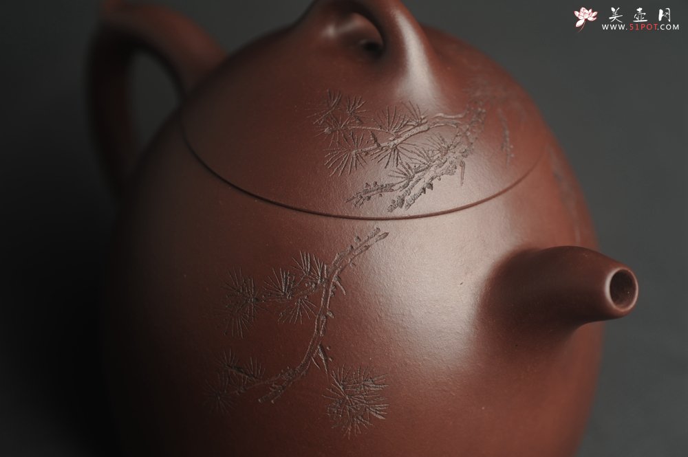 紫砂壶图片：美壶特惠 超精致老紫泥秦权壶 装饰通景长青松 特文气 不输2000元做工 - 宜兴紫砂壶网